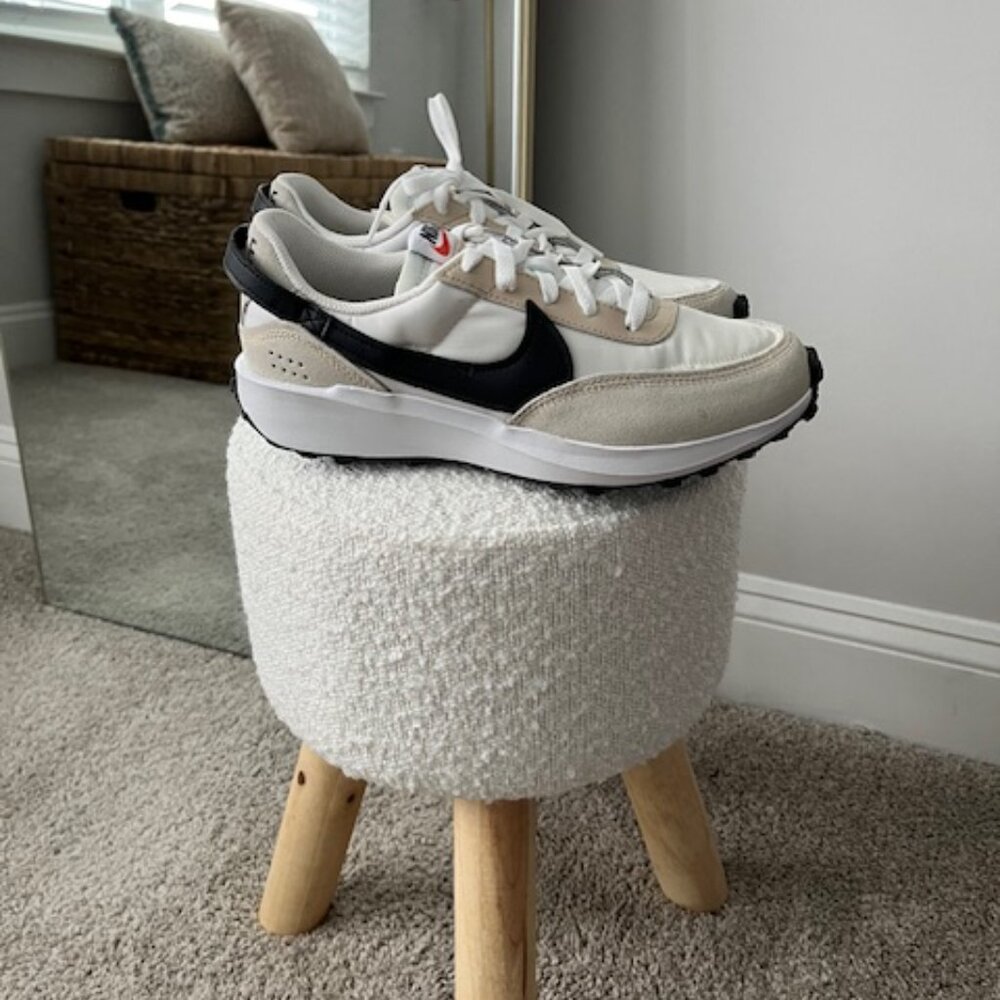 New in box Nike Woman's Waffle Debut size 8.5